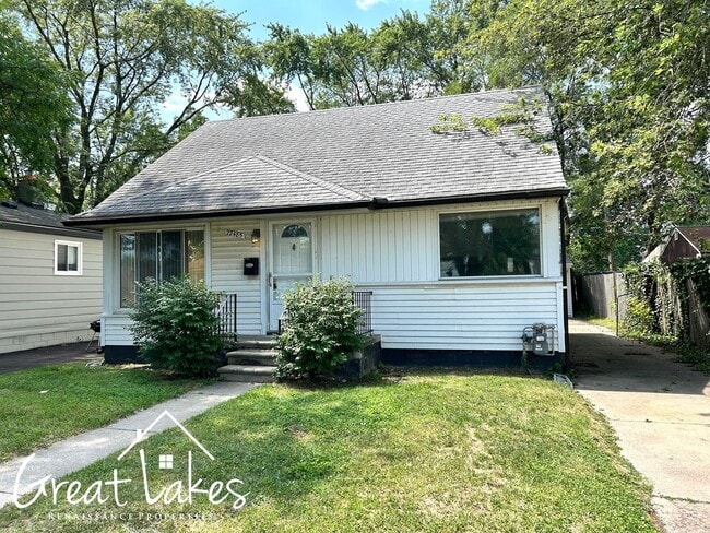 Primary Photo - Stunning 3 Bedroom 1 Bathroom now availabl...