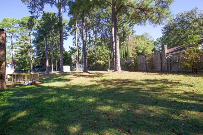 Building Photo - 330 Conifer Dr