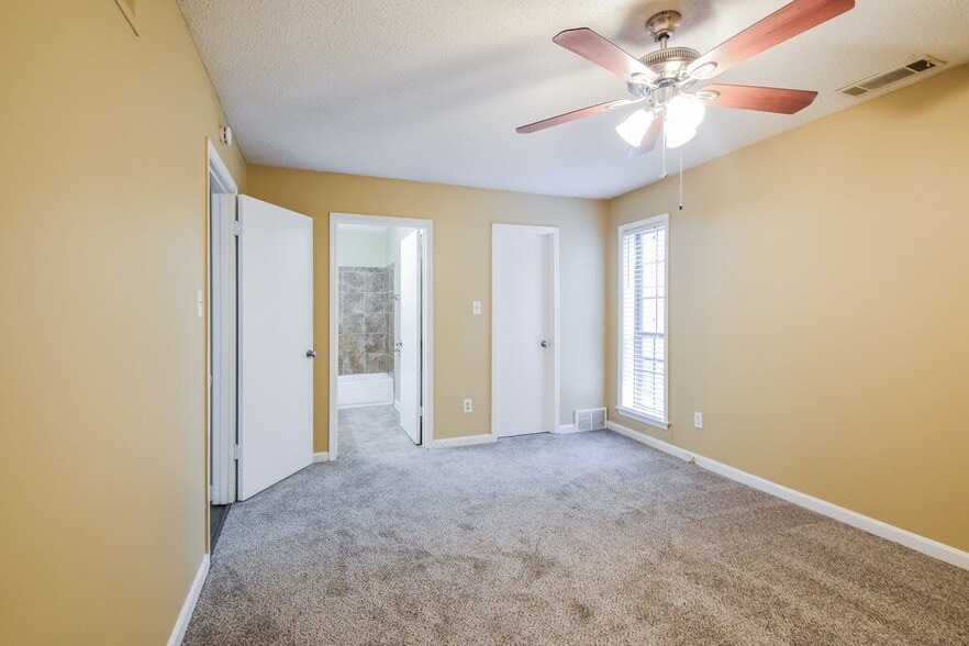 Building Photo - 2176 Woodfield Park Rd