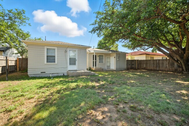 Building Photo - 4208 42nd St