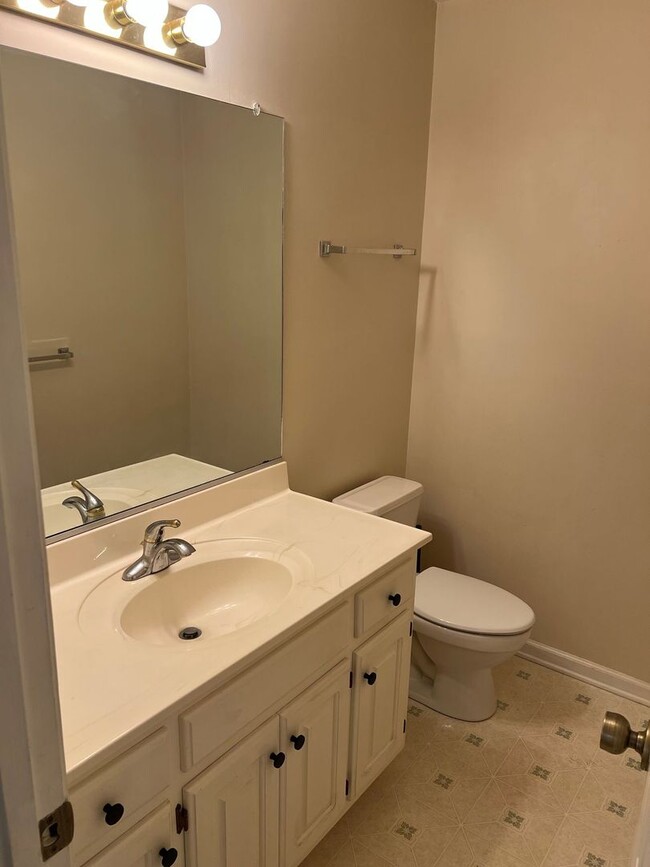 Building Photo - 110 Bugle Ct