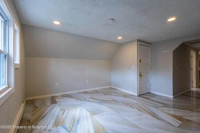 Building Photo - 601 Clay Ave