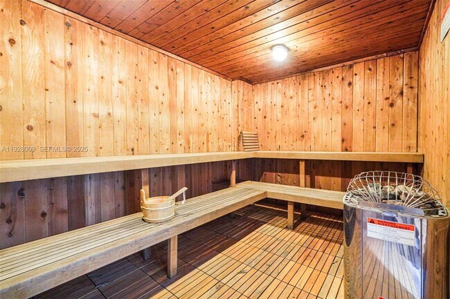 Building Photo - 100 Bayview Dr