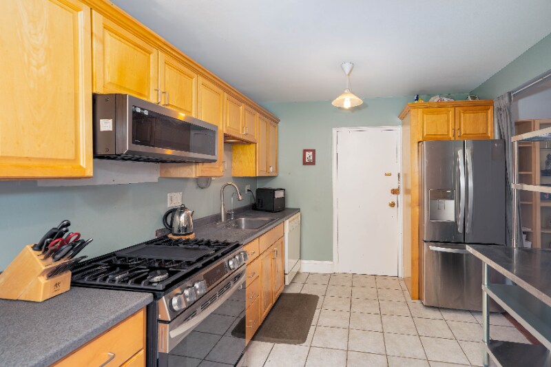 Building Photo - 1064 Beacon St