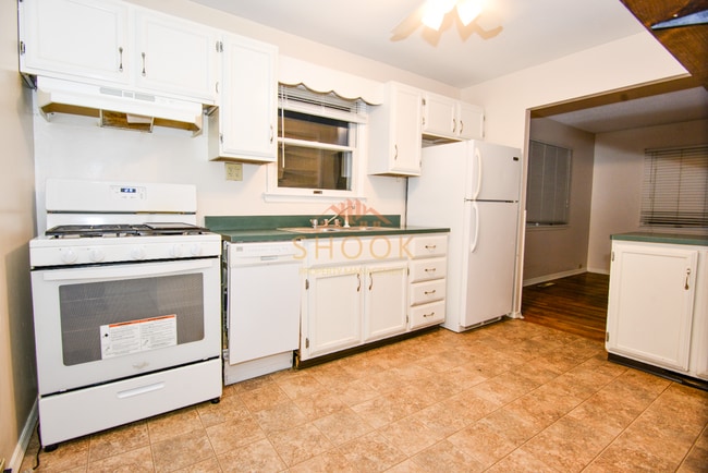 Building Photo - ADORABLE HOME IN CENTRAL LAFAYETTE