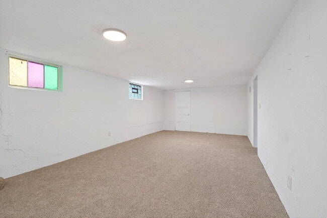 Building Photo - 1930 Stevens Ave