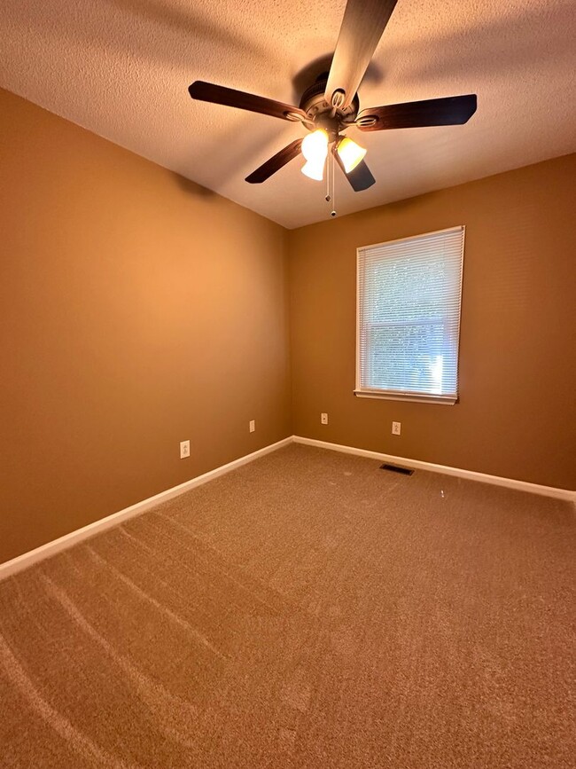 Building Photo - Exclusively Offered by Muse Realty Rentals...
