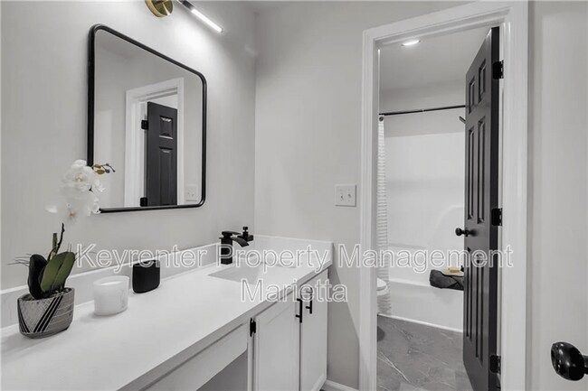 Building Photo - 991 Gentry Ln