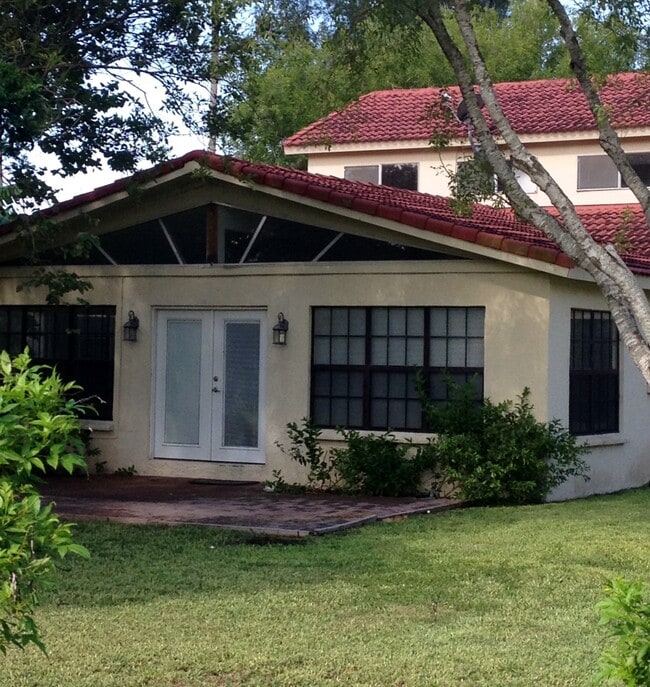 Building Photo - 900 Avenida De Leon