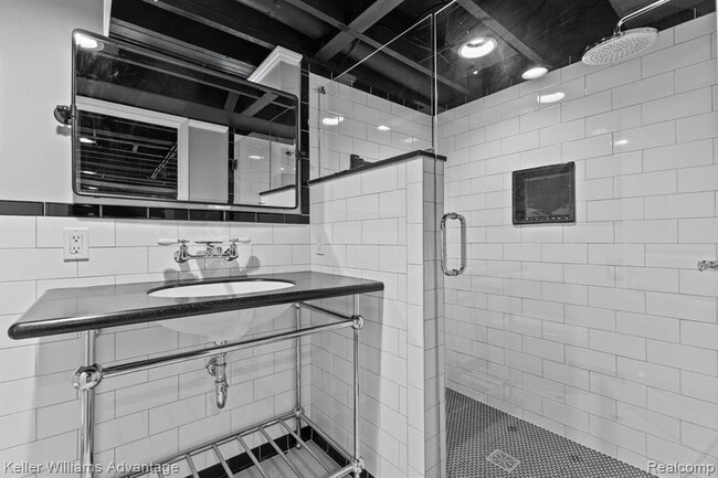 Building Photo - 4516 Robinwood Ave