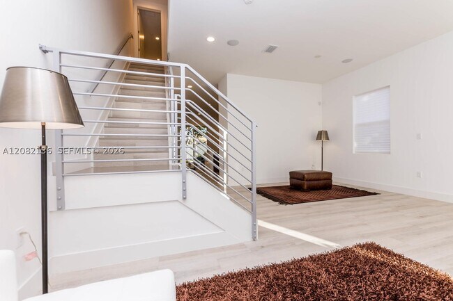 Building Photo - 2875 SW 33rd Ct
