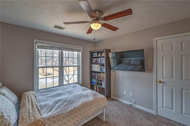 Building Photo - 2234 Oak Falls Ln