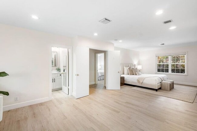 Building Photo - 518 Gardenia Terrace