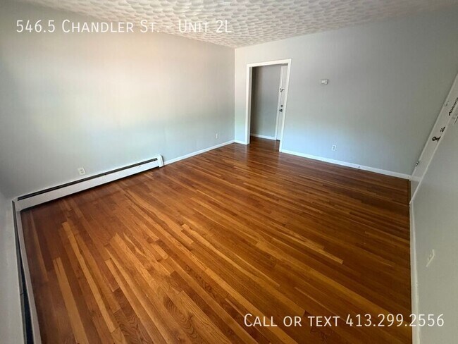 Building Photo - 546.5 Chandler St
