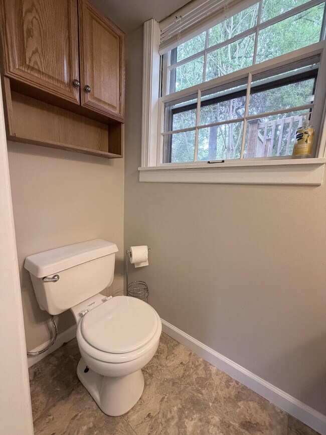 Building Photo - 725 Wildflower Ln