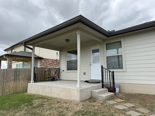 Building Photo - 8506 Stonehollow Dr