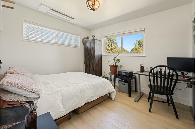 Building Photo - 199 Bailhache Ave