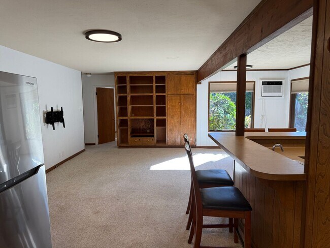 Building Photo - Desirable St Francis Neighborhood