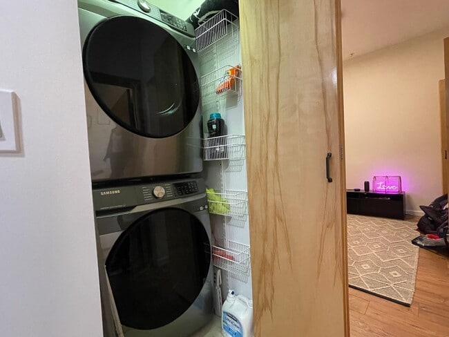 Building Photo - Luxury Condo Living in the Heart of Excelsior & Grand -Available NOW!