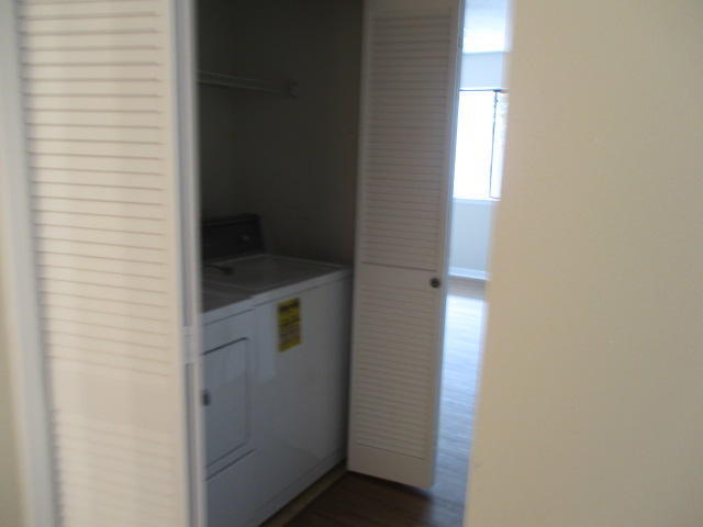 Building Photo - 700 Bay Dr