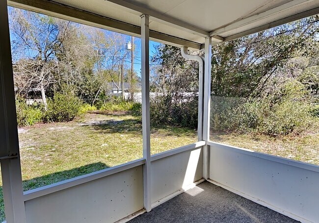 Building Photo - 2772 Sweet Springs St