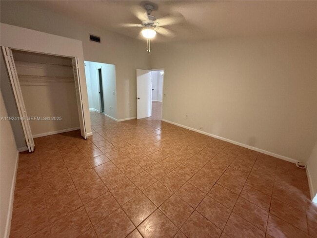 Building Photo - 3325 Oak Dr