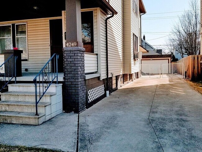 Building Photo - 4249 W 50th St