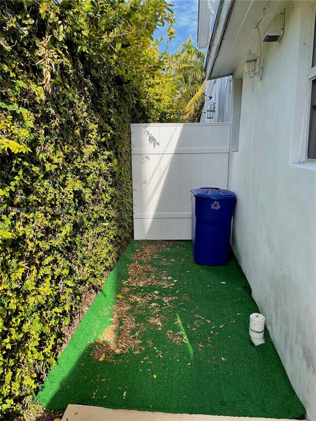 Building Photo - 1365 Marseille Dr