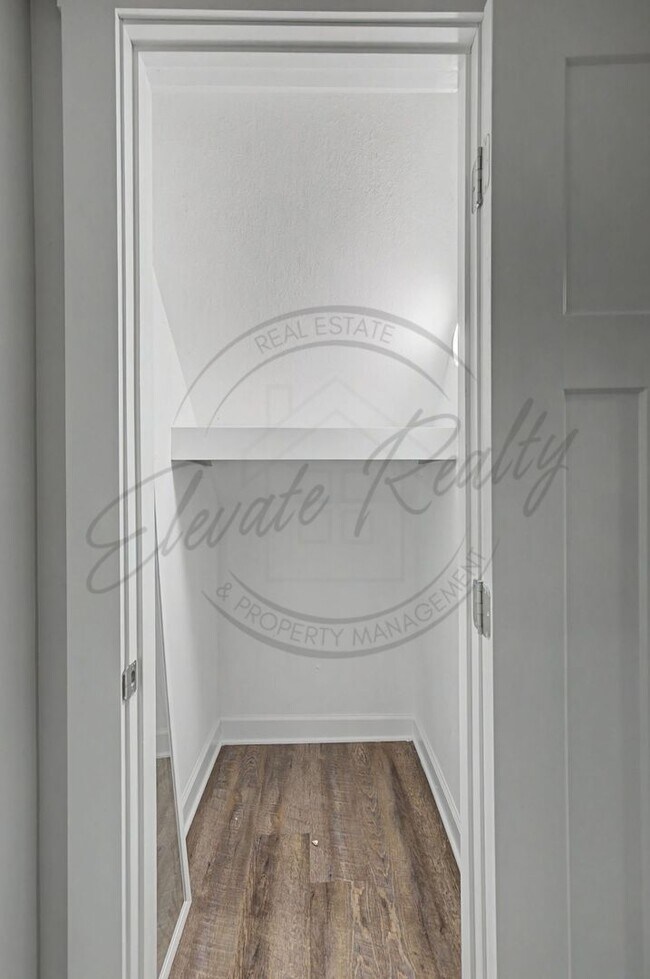 Building Photo - Four Bedroom Ranch with Finished Basement in Clarksville!