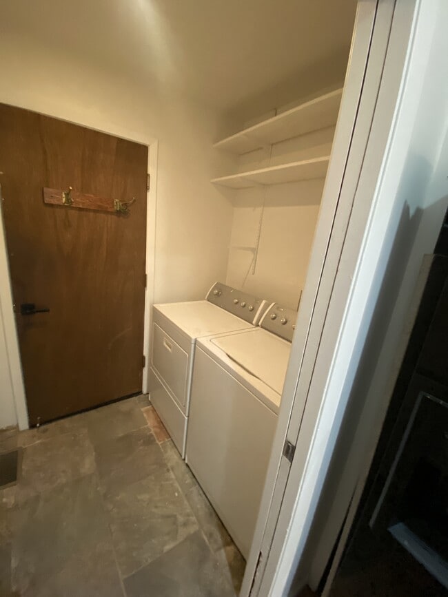 Building Photo - 1431 Rancho Way