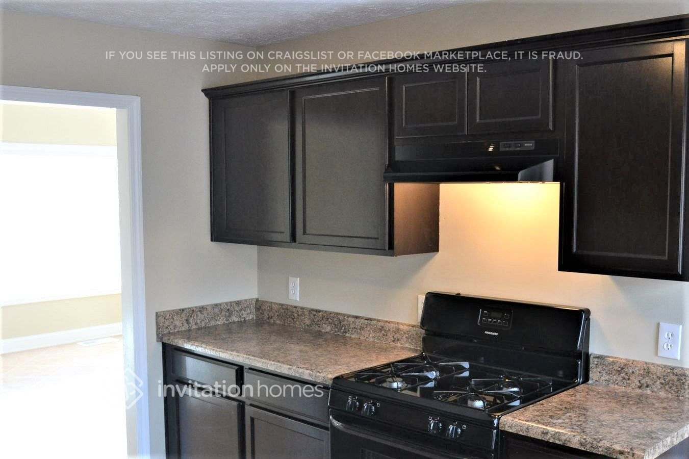 Building Photo - 802 Grindstone Pl SW