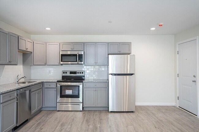 Primary Photo - 984 Sharon St