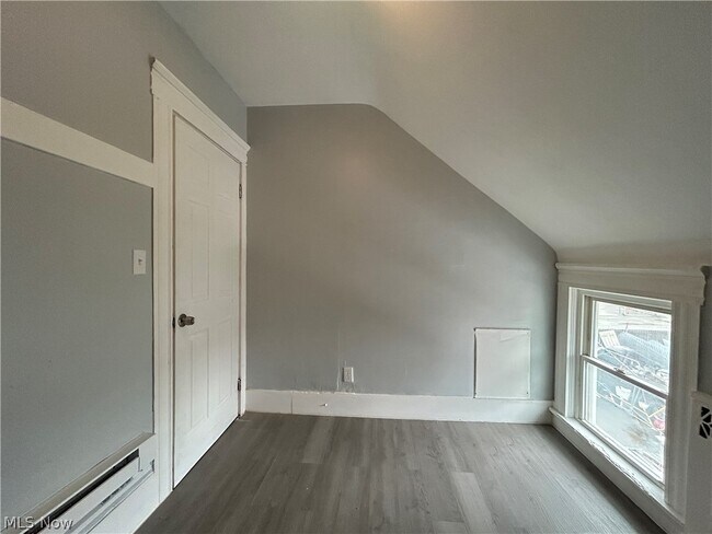 Building Photo - 3512 Henritze Ave