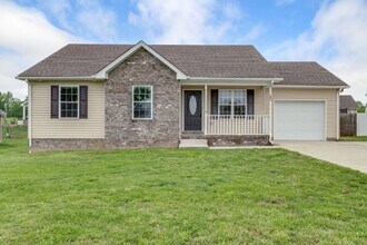 Building Photo - Beautiful 3bd 2 ba home with a large lot a...