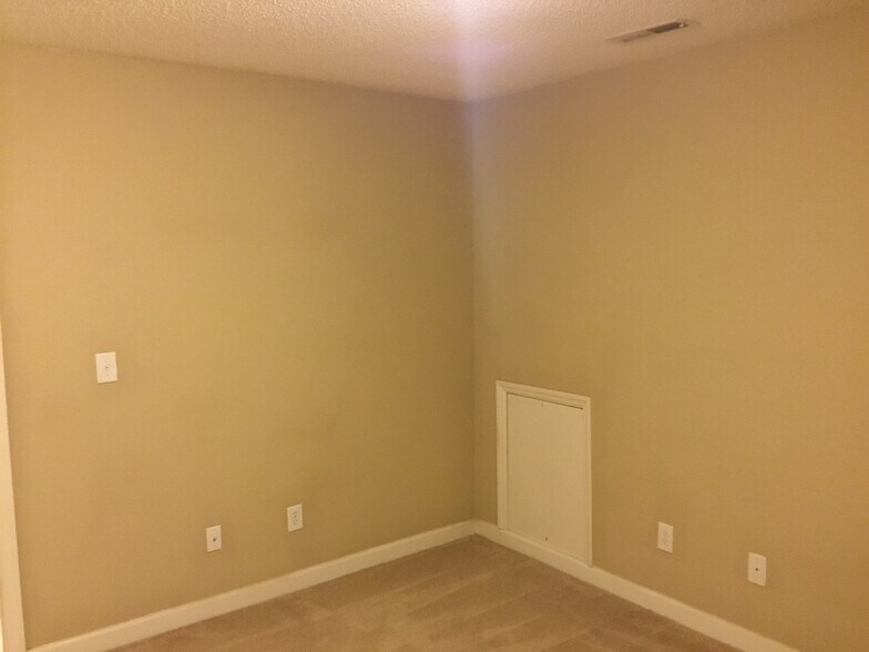 Building Photo - 1143 Sequoia Dr
