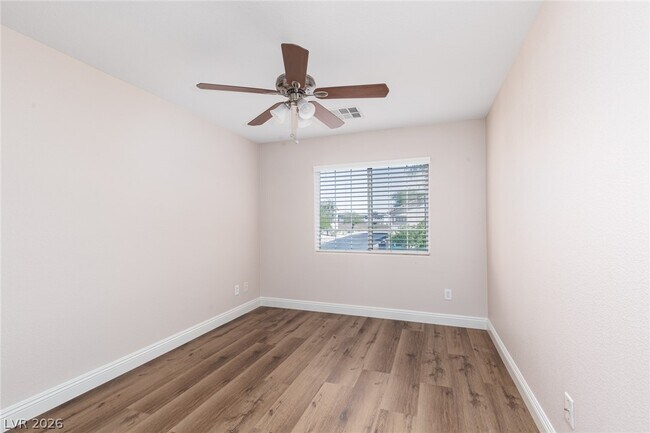 Building Photo - 5163 Tunnel Falls Dr