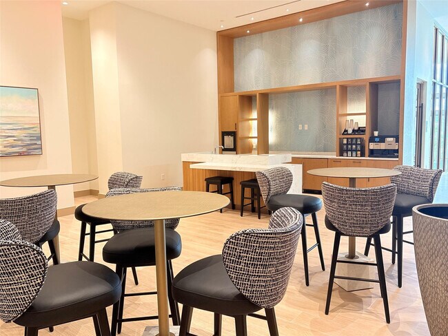 Building Photo - 151 N Seabreeze Blvd