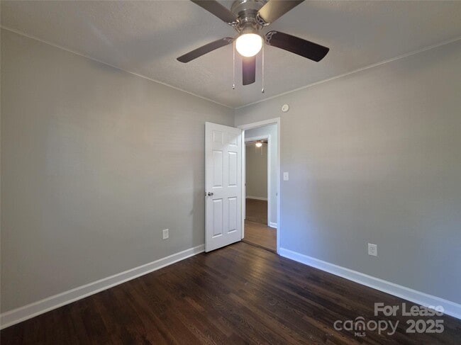 Building Photo - 305 Amber Ct SW