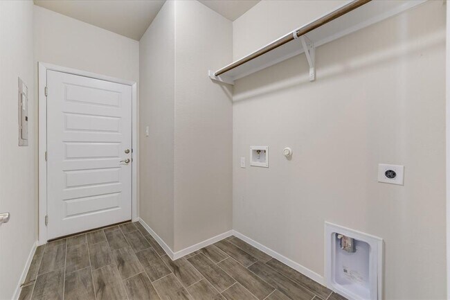 Building Photo - 201 Spiny Lizard Ln