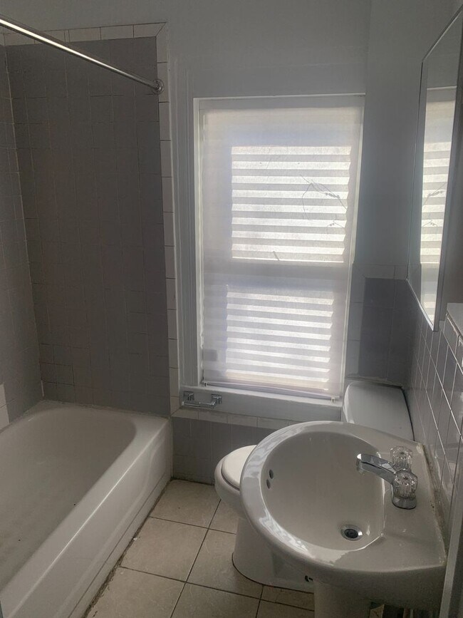 Building Photo - 3 Bedroom House in the West End of York City