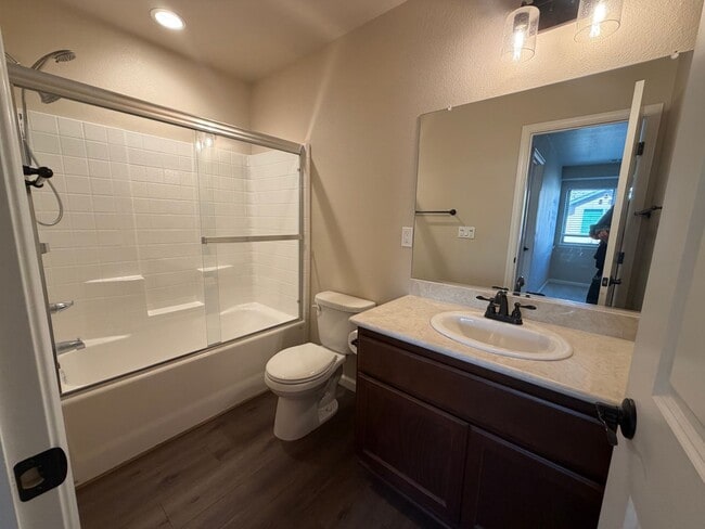 Building Photo - 1194 Velarde Cir