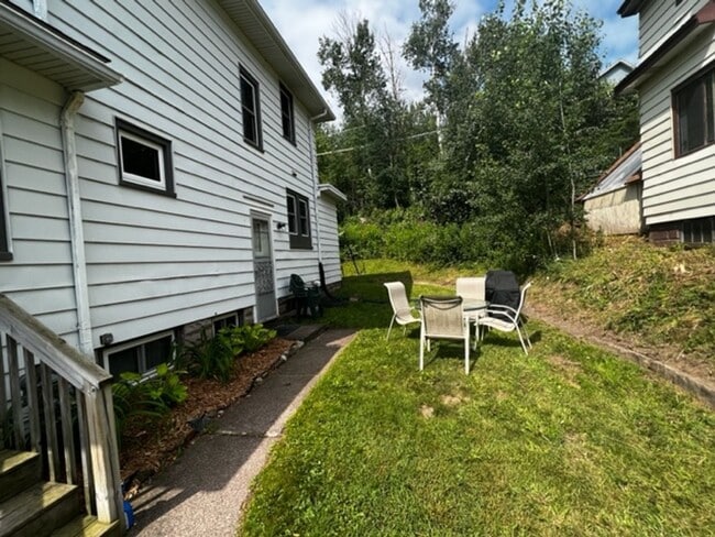 Building Photo - Duluth MN - 3 Bed - 1 1/4 bath