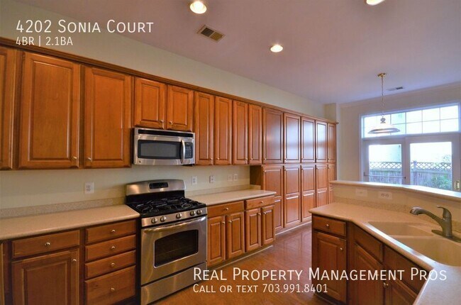 Building Photo - 4202 Sonia Ct