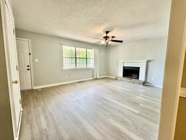 Building Photo - Dallas Rental