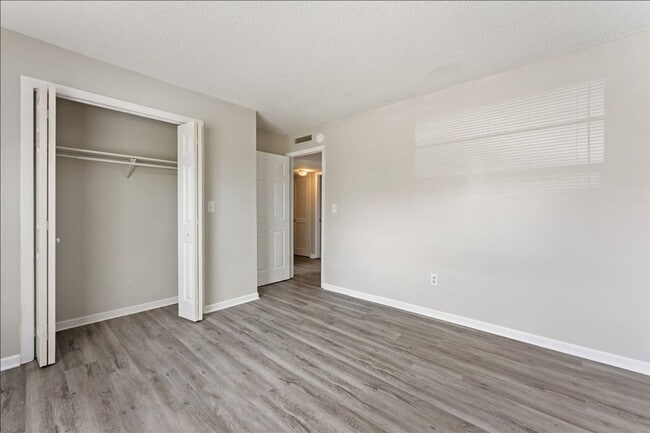 Building Photo - 7210 N Manhattan Ave