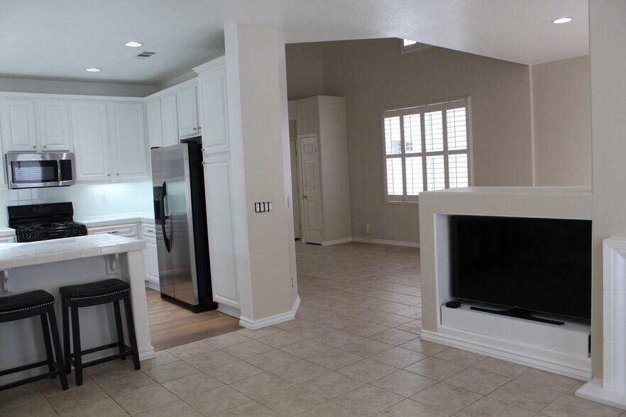 Building Photo - 7666 Park Bay Dr