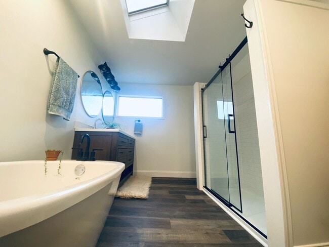 Building Photo - New Remodeled Downtown Home w/ detached carriage house, fenced back yard,