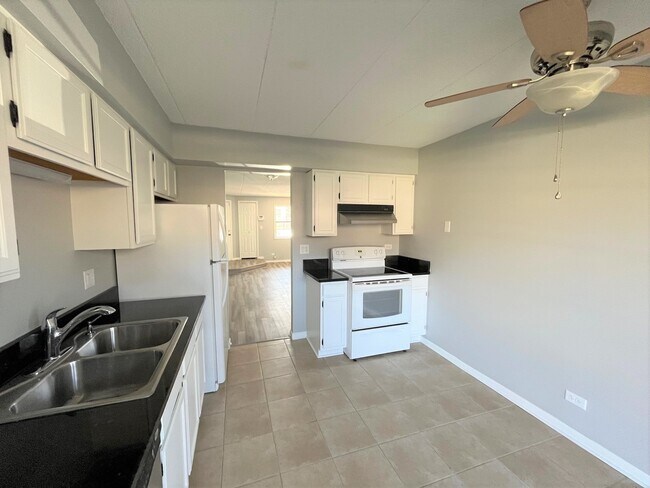 Building Photo - 1504 W Jefferson Ave