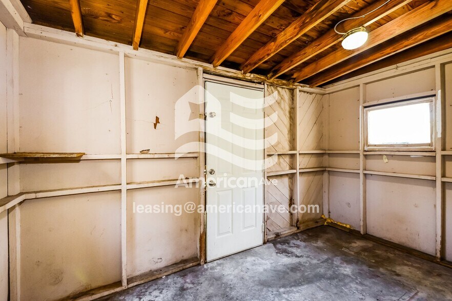 Building Photo - 304 S Pine St