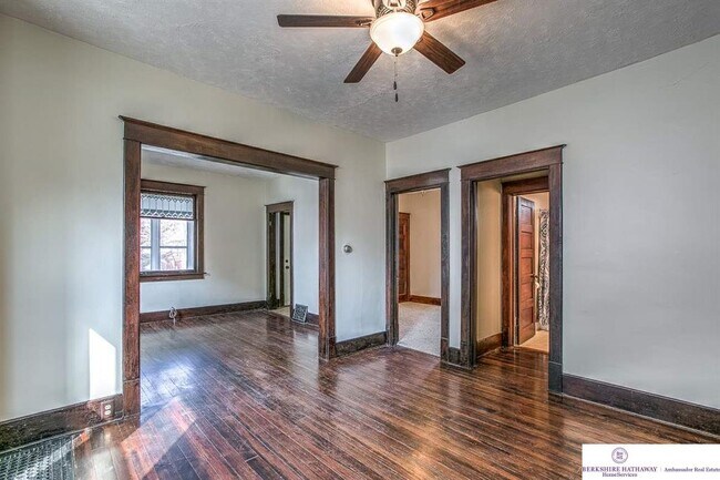 Building Photo - 2125 S 35th Ave